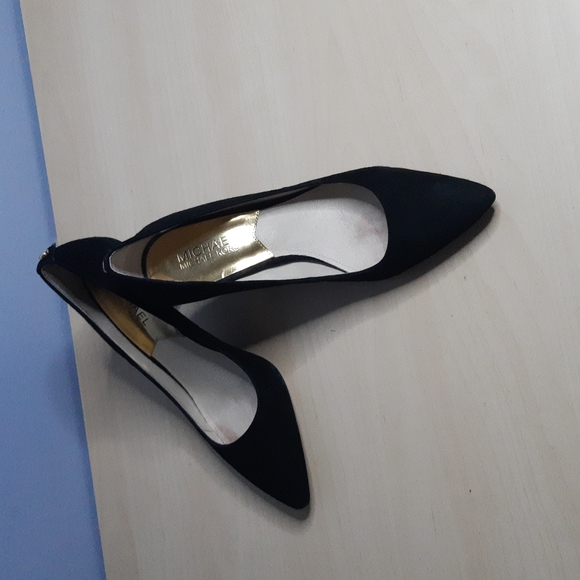 Michael Kors black suede heels size 6 1/2 - EUC - Picture 2 of 13